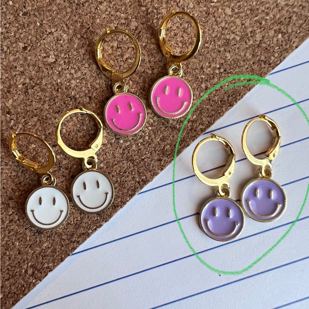 Smiley Face Earrings - Purple